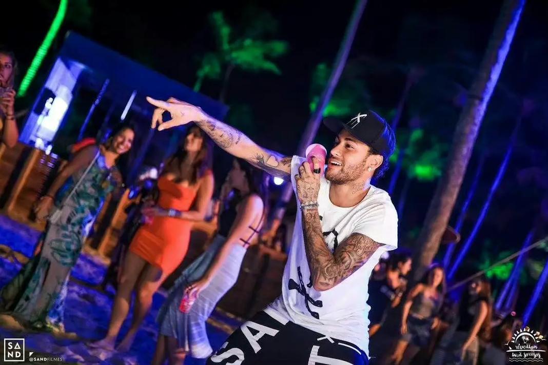 摆大巴两类 摆大巴两类