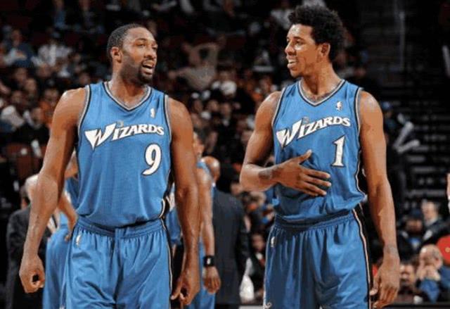 报的角度看 报的角度看