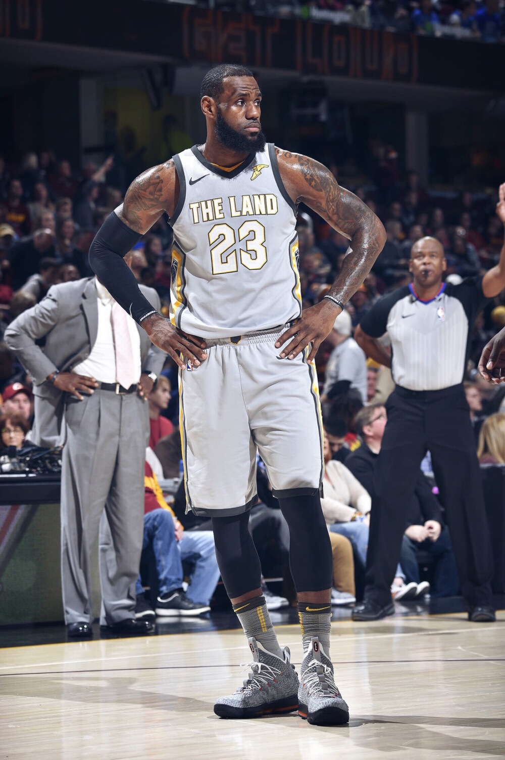 低位持球发 低位持球发